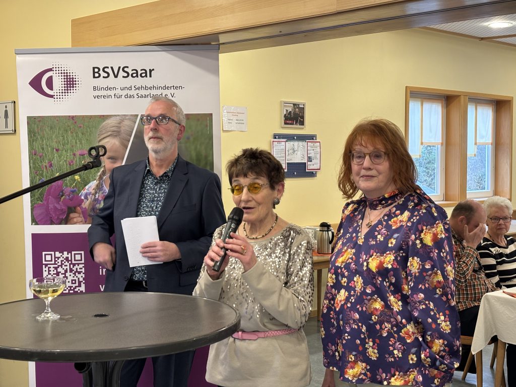 Von links nach rechts: Martin Lismann (Leiter Bezirksgruppe Neunkirchen), Maria Becker (Mitglied), Ulrike Lismann